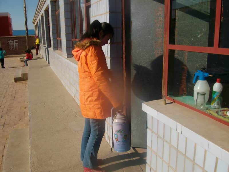帮老师办公室打水